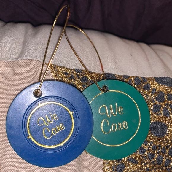 Vintage “We Care” sobriety coin earrings - Picture 4 of 5